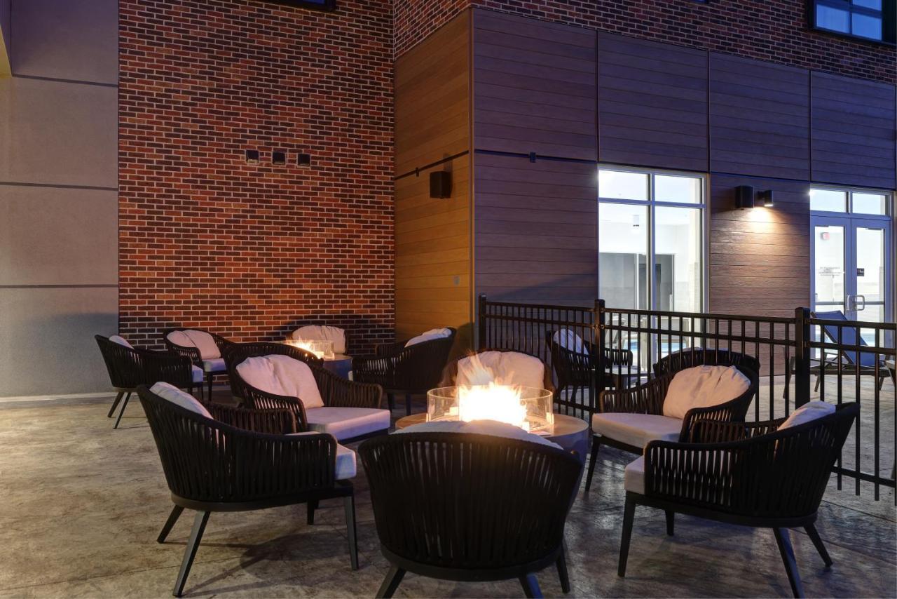 Courtyard By Marriott Iowa City University Heights Exterior foto