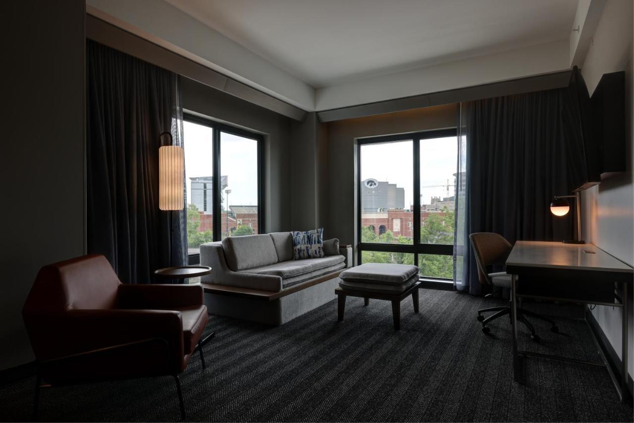 Courtyard By Marriott Iowa City University Heights Exterior foto