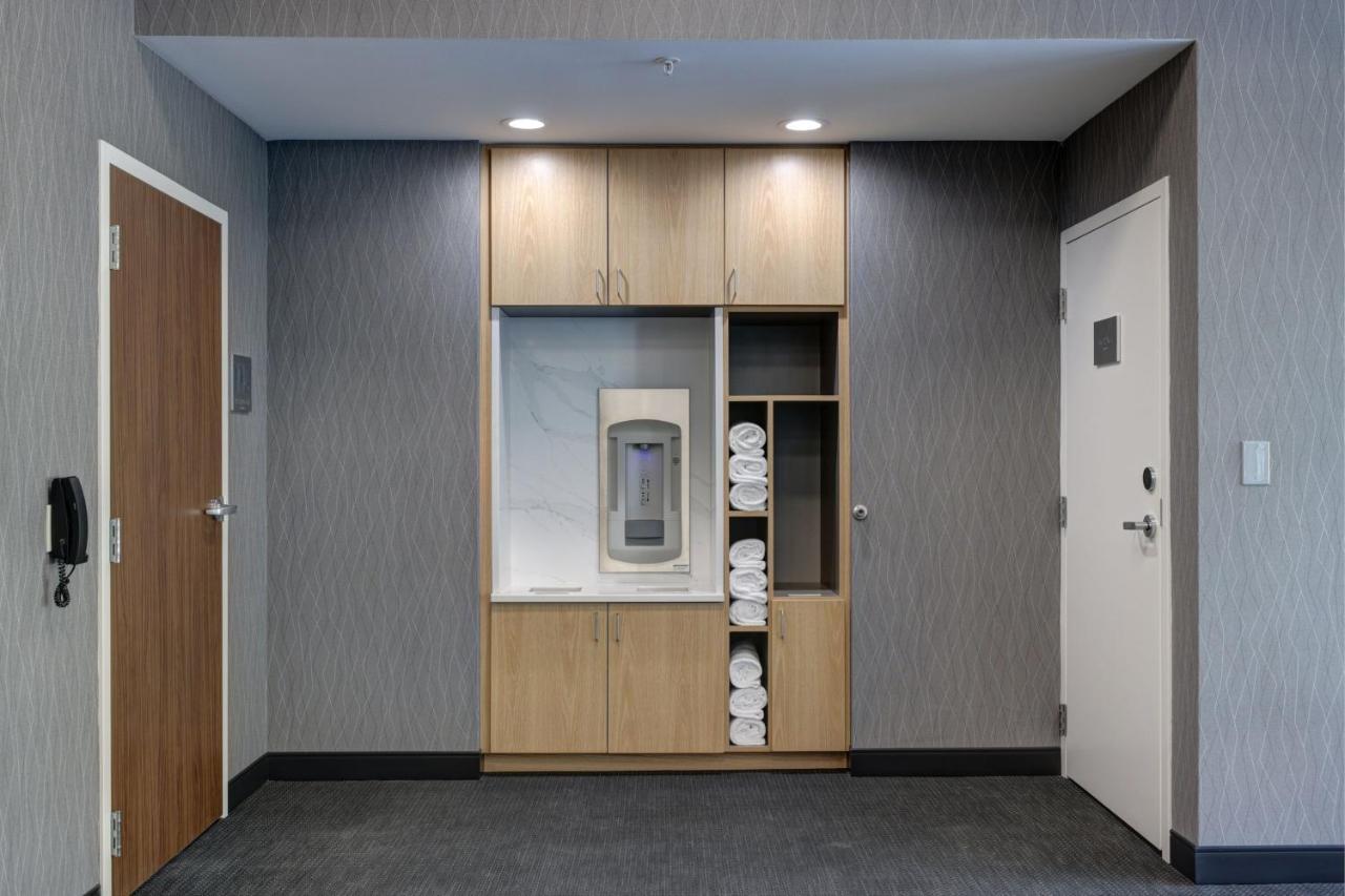 Courtyard By Marriott Iowa City University Heights Exterior foto