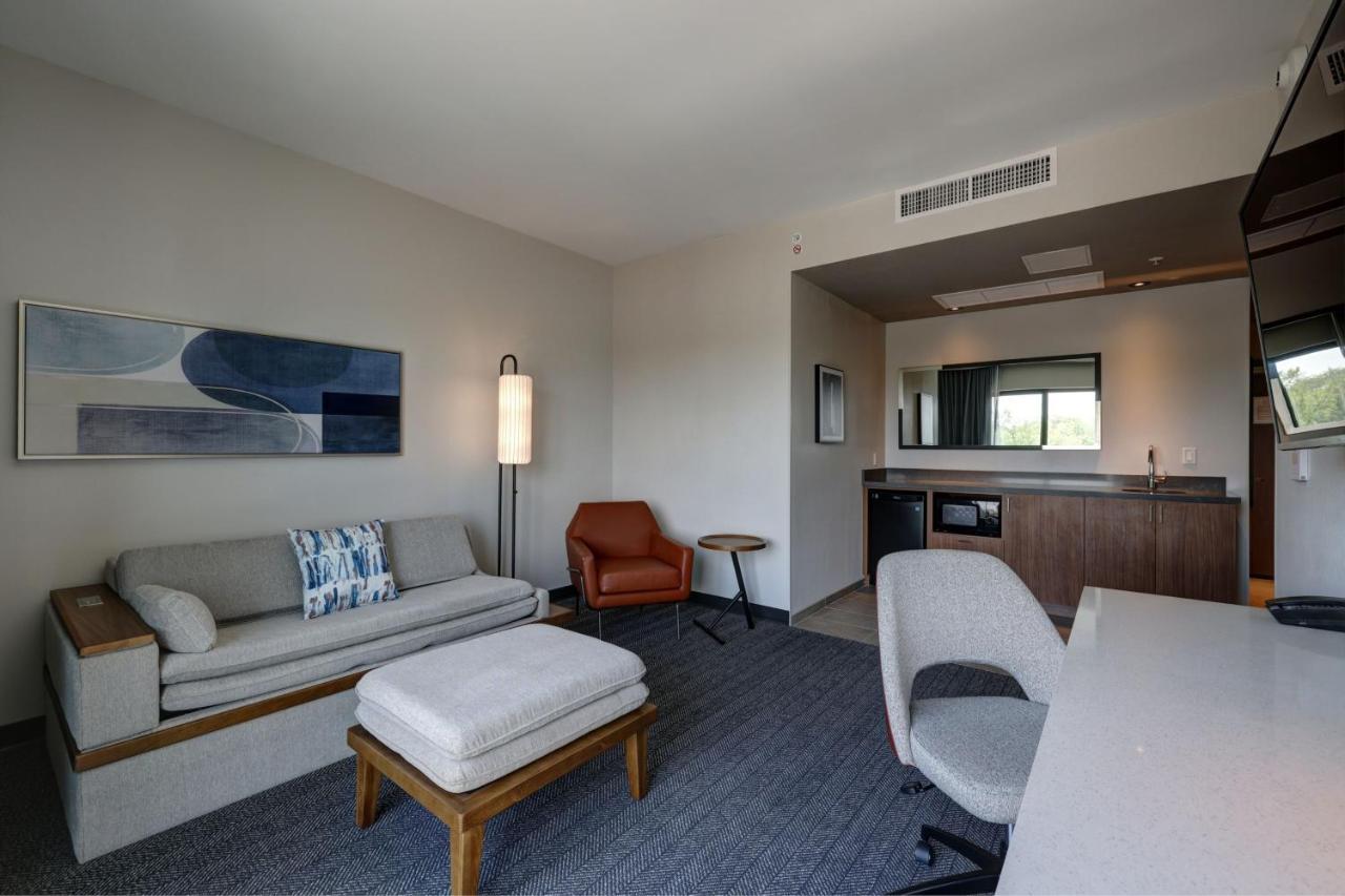Courtyard By Marriott Iowa City University Heights Exterior foto